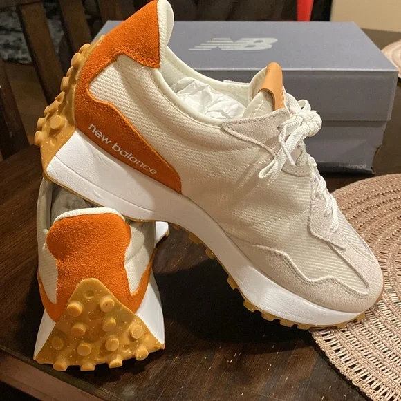 New Balance size 9 1/2! Brand new - Picture 6 of 6